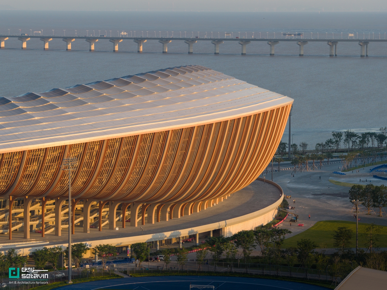 مرکز ورزشی منطقه خلیج بزرگ اثر Zaha Hadid Architects در چین؛ مجموعهای آیندهنگر با استادیوم ۶۰ هزار نفری، اقلیمپذیر و الهامگرفته از معماری بومی لینگنان.