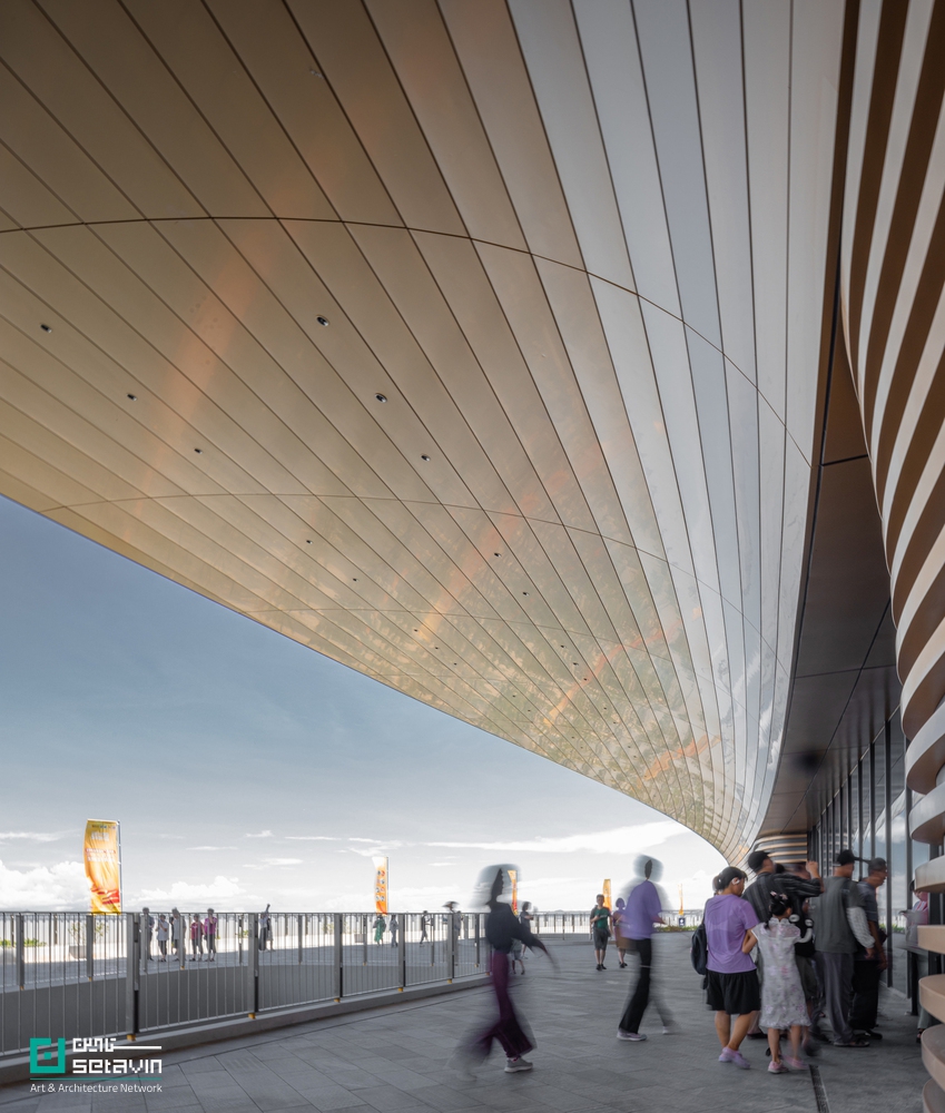 مرکز ورزشی منطقه خلیج بزرگ اثر Zaha Hadid Architects در چین؛ مجموعهای آیندهنگر با استادیوم ۶۰ هزار نفری، اقلیمپذیر و الهامگرفته از معماری بومی لینگنان.