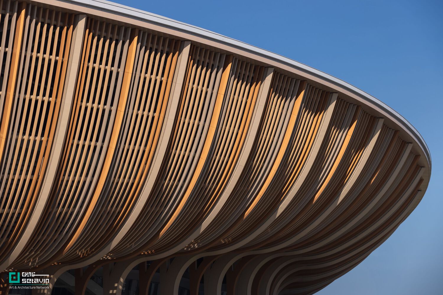 مرکز ورزشی منطقه خلیج بزرگ اثر Zaha Hadid Architects در چین؛ مجموعهای آیندهنگر با استادیوم ۶۰ هزار نفری، اقلیمپذیر و الهامگرفته از معماری بومی لینگنان.