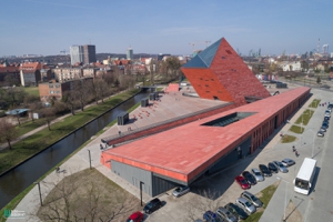 بررسی ۱۲ نمونه شاخص معماری حافظه در جهان؛ از یادمان جنگ ویتنام تا موزه ۹/۱۱، پروژههایی که از تحولات تاریخی و اجتماعی شکل گرفتهاند.