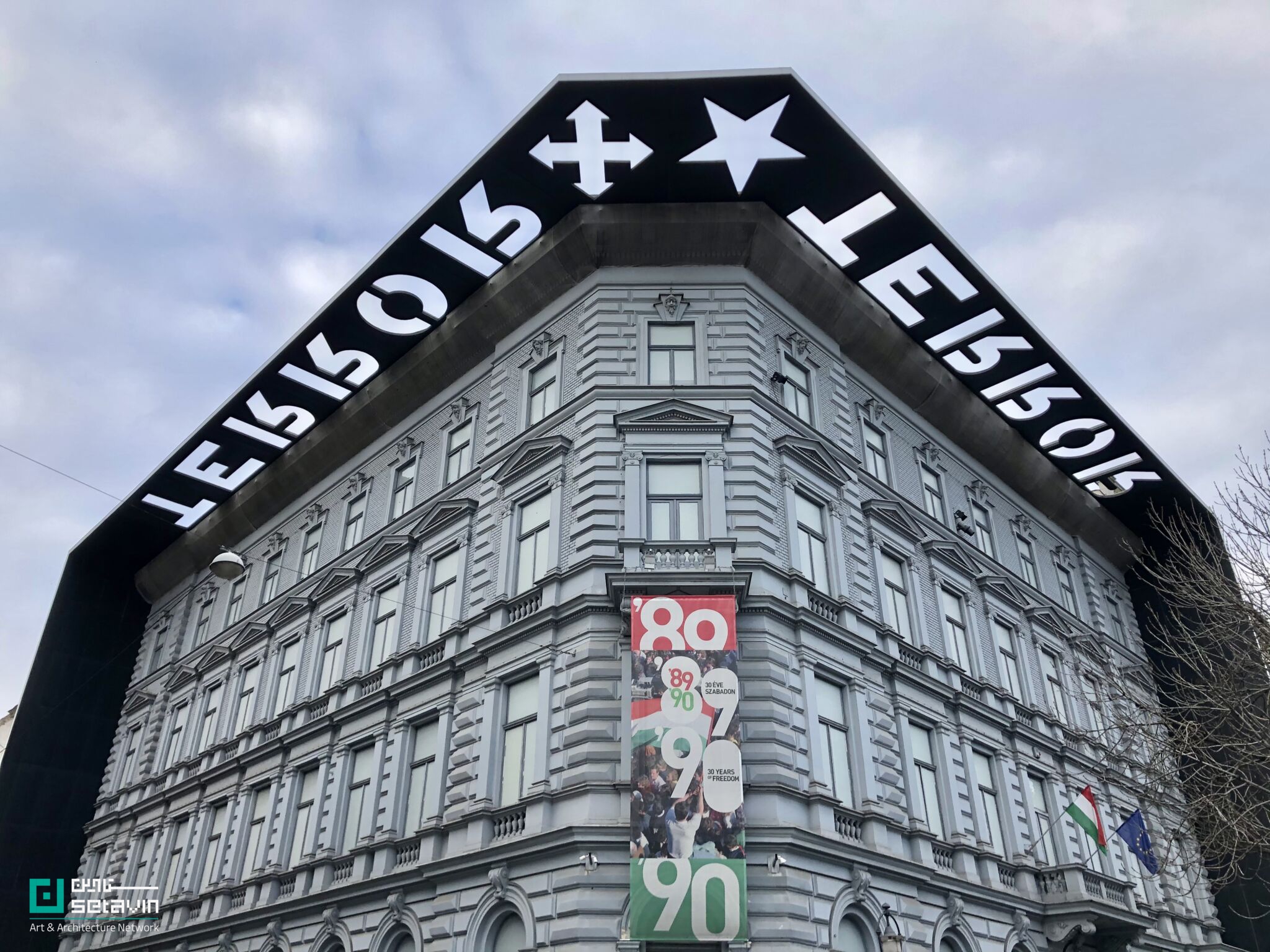 بررسی ۱۲ نمونه شاخص معماری حافظه در جهان؛ از یادمان جنگ ویتنام تا موزه ۹/۱۱، پروژههایی که از تحولات تاریخی و اجتماعی شکل گرفتهاند.