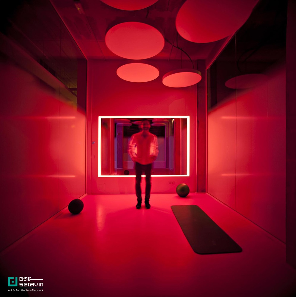 معرفی مرکز Active Therapy Center R3 در اسپانیا؛ طراحی Gabriel Gomera Studio با تأکید بر نور طبیعی، رنگدرمانی و پیوند ذهن و بدن در فضایی ۲۳۰ مترمربعی.