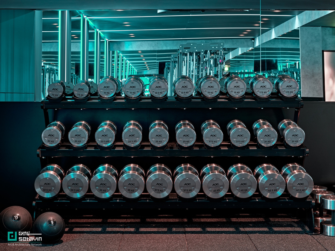 معرفی باشگاه Athletic Development Club در لندن؛ طراحی Studio VA با رویکردی مینیمال، نورپردازی خطی و حفظ حریم خصوصی در فضای ورزشی ۱۸۰ مترمربعی.