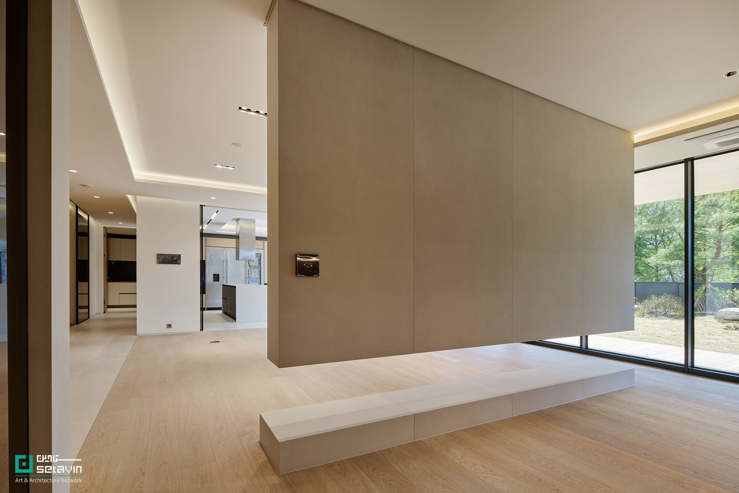 پروژه AFER Hangang در سئول، اثر Hyunjoon Yoo + Partners، با فرم پلکانی و تراسهای باز، رویکردی نو به زندگی آپارتمانی و ارتباط انسان با طبیعت ارائه میدهد.