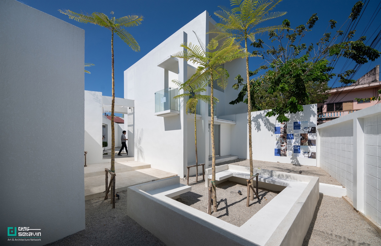 کافه On Cloud9 HDY در هات یای تایلند، طراحی Sitti Architects؛ معماری مینیمال با فرم دایرهای، خطوط منحنی و ارتباط مستقیم با طبیعت.