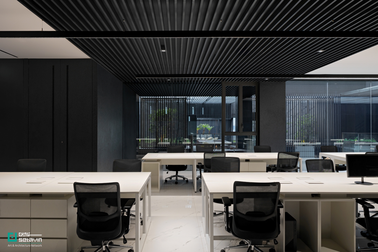 دفتر CMM (H)Office اثر Gets Architects در تبت اندونزی، با تلفیق دفتر کار، انبار و سکونت، الگویی منعطف از معماری چندمنظوره و طبیعتگرا ارائه میدهد.