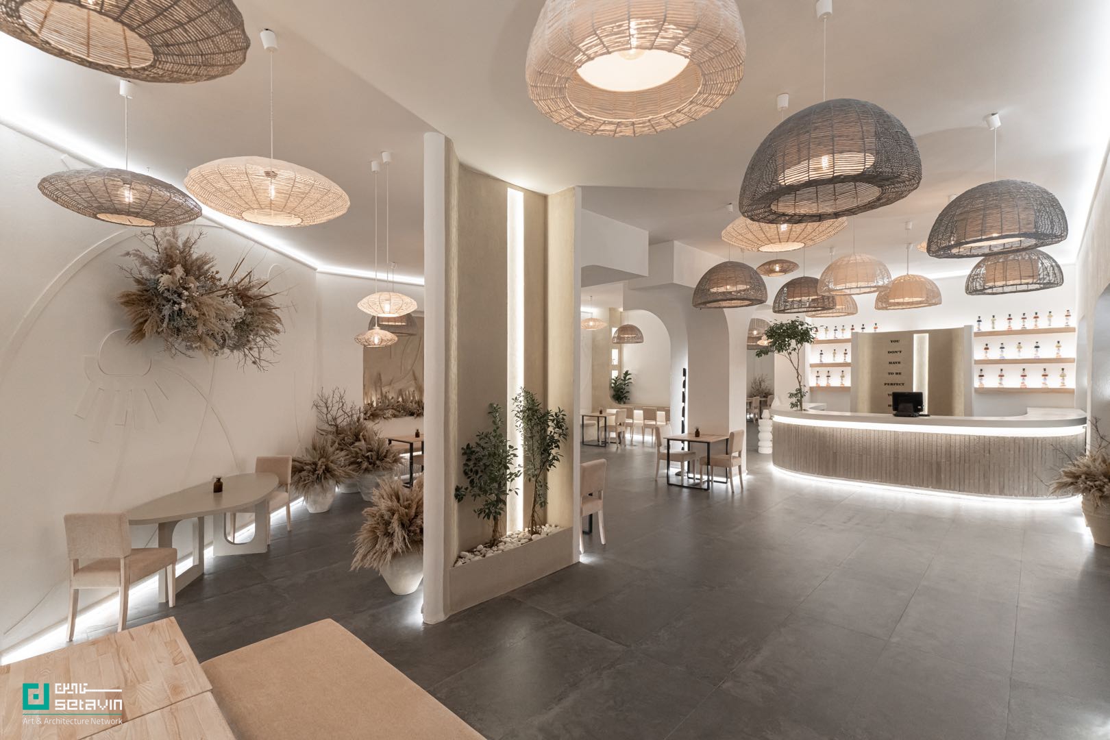 کافه دوسولی، کافه دوسولی مشهد، Dosoli Cafe، Dosoli Cafe Mashhad، گروه معماری سام، Sam Architecture Group، سام رفیعنژاد، Sam Rafieinejad، طراحی داخلی کافه، طراحی کافه رستوران، معماری داخلی مشهد، کافه رستوران مشهد، میکروسمنت، آجر در معماری داخلی، معماری معاصر ایران، طراحی داخلی تجاری، پروژه معماری مشهد