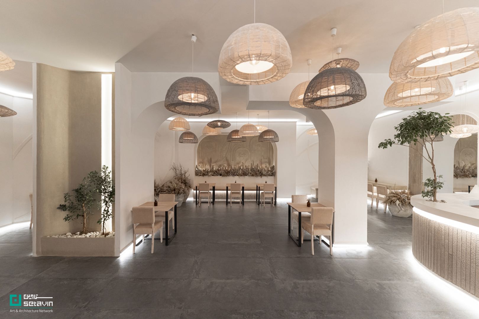 کافه دوسولی، کافه دوسولی مشهد، Dosoli Cafe، Dosoli Cafe Mashhad، گروه معماری سام، Sam Architecture Group، سام رفیعنژاد، Sam Rafieinejad، طراحی داخلی کافه، طراحی کافه رستوران، معماری داخلی مشهد، کافه رستوران مشهد، میکروسمنت، آجر در معماری داخلی، معماری معاصر ایران، طراحی داخلی تجاری، پروژه معماری مشهد