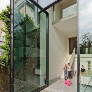تصویر - بزرگترین درب شیشه ای جهان در پروژه Antwerp - معماری