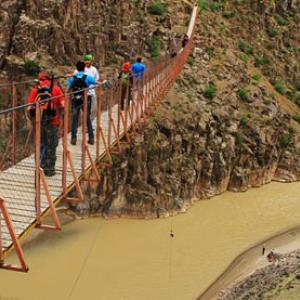 تصویر - ترسناک ترین پل معلق ایران - معماری