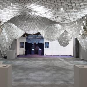 تصویر - سقفی مواج از متریال کاغذ در نمایشگاه ARCO Madrid اثر Cristina Parreño Architecture  - معماری