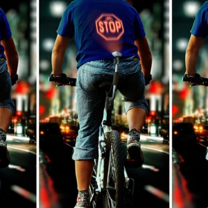 تصویر - دوچرخه ای با قابلیت نشان دادن علائم بر روی پشت دوچرخه سوار - معماری