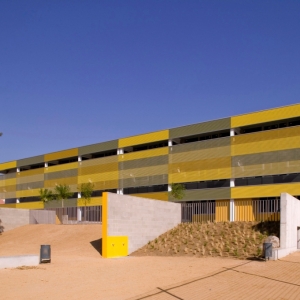 تصویر - مدرسه ابتدایی Puig de les Cadiretes اثر تیم معماری Jaume Valor، Marc Obradó و . . . ، اسپانیا - معماری
