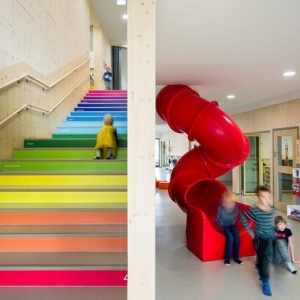 تصویر - معماری برای کودکان،پلکانی که شمارش اعداد را به کودکان می آموزند. - معماری