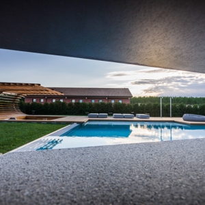 تصویر - استخر و فضای استراحت زیبای Le Monde ، اثر تیم طراحی Alesandro Isola ، ایتالیا - معماری