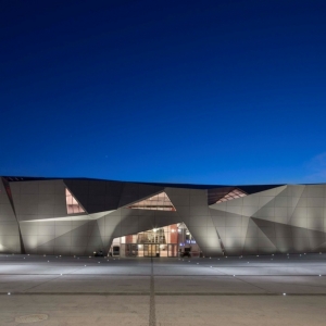 تصویر - سینما Le Cristal و پلازا Michel Crespin ، اثر تیم معماری Linéaire A ،فرانسه - معماری