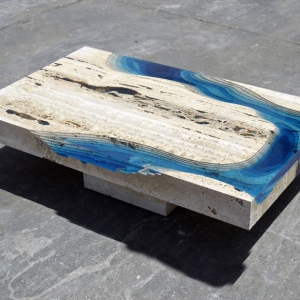 تصویر - میز مرداب،ترکیبی از رزین و سنگ تراورتن برش خورده - معماری