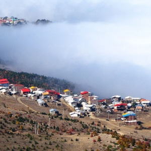 عکس - زندگی درروستایی بر فراز ابرها