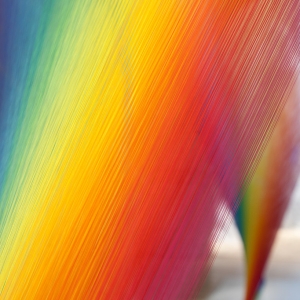 تصویر - تارهای رنگین کمانی ،اثر خلاقانه هنرمند gabriel dawe - معماری