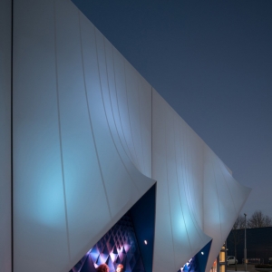تصویر - طراحی خلاقانه مبلمان شهری بر پوسته نمای ساختمان موقت اتحادیه اروپا ،اثر تیم طراحی DUS Architects، هلند - معماری