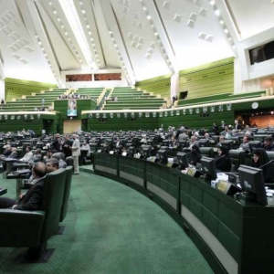 تصویر - هرمي بر بلنداي بهارستان ، نگاهی به ساختمان مجلس شورای اسلامی - معماری