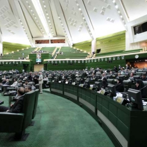 تصویر - هرمي بر بلنداي بهارستان ، نگاهی به ساختمان مجلس شورای اسلامی - معماری