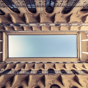 تصویر - تبدیل ساختمانهای 100 ساله به تونلهایی رو به آسمان - معماری