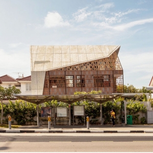 عکس - پوسته منحصر به فرد نما از چوب ساج ، اثر تیم طراحی Aamer Architects ، سنگاپور