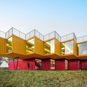 تصویر - پاویون Container Stack Pavilion ، اثر تیم معماری People Architecture ، چین - معماری