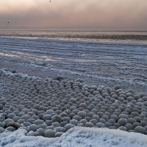 تصویر - توپ های یخی دریاچه میشیگان و ساحل Stroomi - معماری