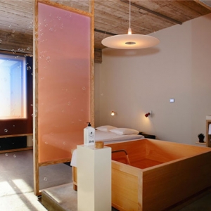 تصویر - هتل Volkshotel ، طراحی 9 اتاق توسط 9 طراح با ایده های متفاوت ، آمستردام - معماری