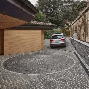 تصویر - ایده ای خلاقانه برای حل مشکل کمبود جای پارک یا عرض کم ورودی پارکینگ - معماری