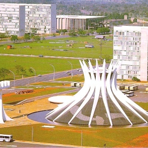 تصویر - کلیسای جامع برزیلیا ، اثر معماران Oscar Niemeyer ، برزیل - معماری