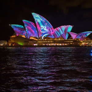 تصویر - نورپردازی فوق العاده  خانه اپرای سیدنی در رویداد Vivid Sydney - معماری