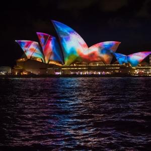 تصویر - نورپردازی فوق العاده  خانه اپرای سیدنی در رویداد Vivid Sydney - معماری