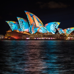 تصویر - نورپردازی فوق العاده  خانه اپرای سیدنی در رویداد Vivid Sydney - معماری