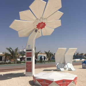 عکس - نخل های خورشیدی هوشمند،دبی را به وای فای و ایستگاه شارژ مجهز می کنند.