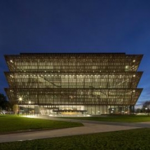 تصویر - جایزه بهترین طراحی سال برای موزه اسمیتسونیان آفریقا آمریکا - معماری