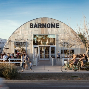 تصویر - مجموعه خدماتی BARNONE , اثر تیم طراحی debartolo architects , آمریکا - معماری