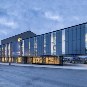 تصویر - مدرسه معماری McEwen ، اثر تیم طراحی LGA Architectural Partners ، کانادا - معماری