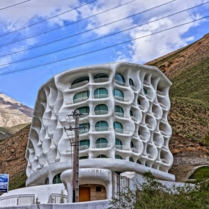 تصویر - تعامل معماری و صنعت توریسم , روایت متفاوت از معماری هتل‌ها در ایران - معماری
