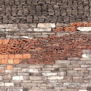 تصویر - نمونه هایی از دیوارهای ساخته شده با مواد بازیافتی - معماری