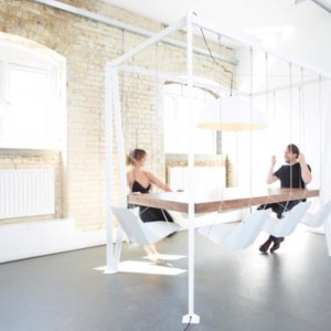 تصویر - میز با صندلی های تاب مانند (Swing Table) ، اثر تیم طراحی Duffy London - معماری