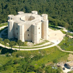 تصویر - قلعه ی دل مونته ( Castel del Monte ) , شاهکار معماری ایتالیا - معماری