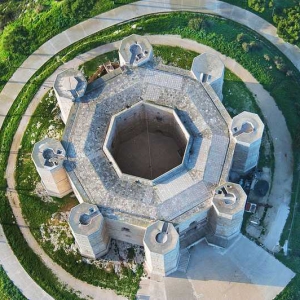 تصویر - قلعه ی دل مونته ( Castel del Monte ) , شاهکار معماری ایتالیا - معماری