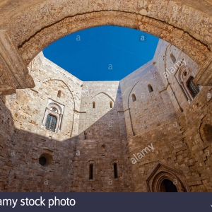 تصویر - قلعه ی دل مونته ( Castel del Monte ) , شاهکار معماری ایتالیا - معماری