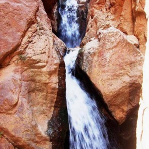 تصویر - آبشار زیبای مُجـِن , یکی از پر هیجان‌ترین و جذاب‌ترین آبشارهای ایران - معماری