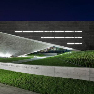 تصویر - مرکز آموزشی Roberto Garza Sada در دانشگاه Monterrey ، اثر تادائو آندو ( Tadao Ando ) ، مکزیک - معماری