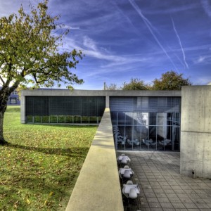 تصویر - غرفه کنفرانس ویترا در دانشگاه vitra , اثر تادائو آندو - معماری