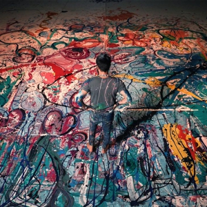 عکس -  آفرینش بزرگترین اثر نقاشی جهان در دبی توسط ساشا جفری